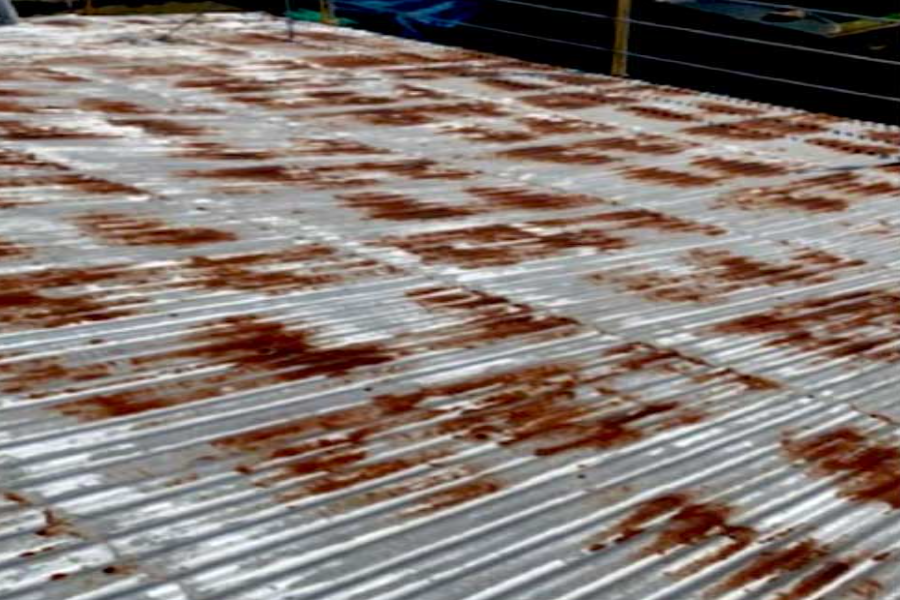 Rusted corrugated metal roof in Melbourne before Saluni restoration